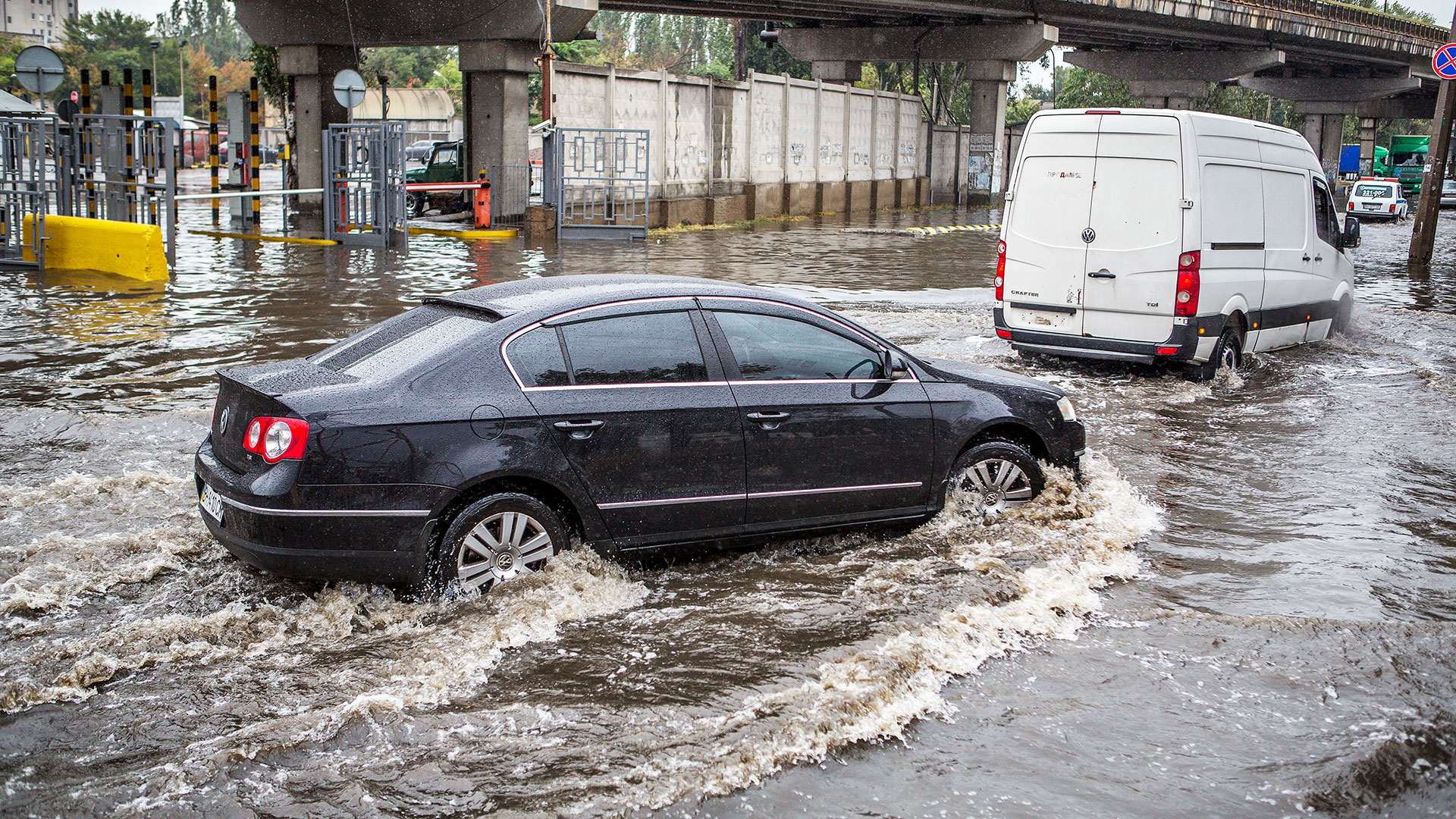 Klimagefahrenreport, überschwemmte Straße